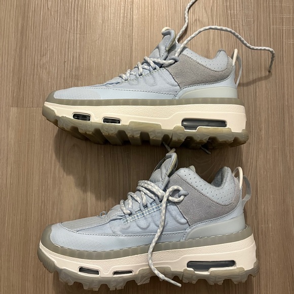 Women’s Air Jordan Sneakers (size 5) - Picture 1 of 5